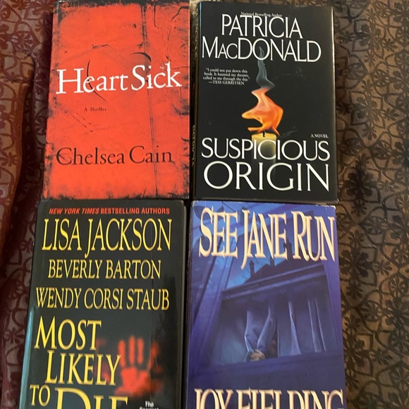 4 thriller novels - Picture 1 of 2